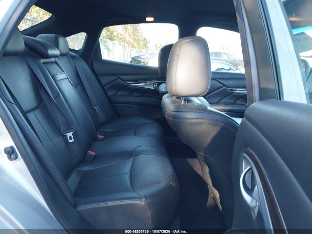 2017 INFINITI Q70 3.7X 8