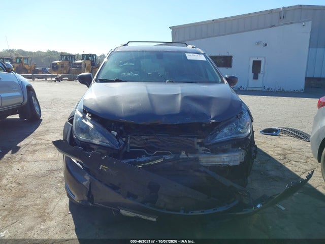 2019 CHRYSLER PACIFICA TOURING L 12