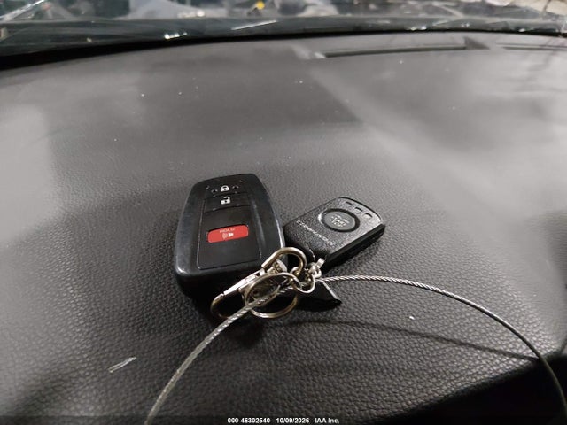 2019 TOYOTA RAV4 XLE 11
