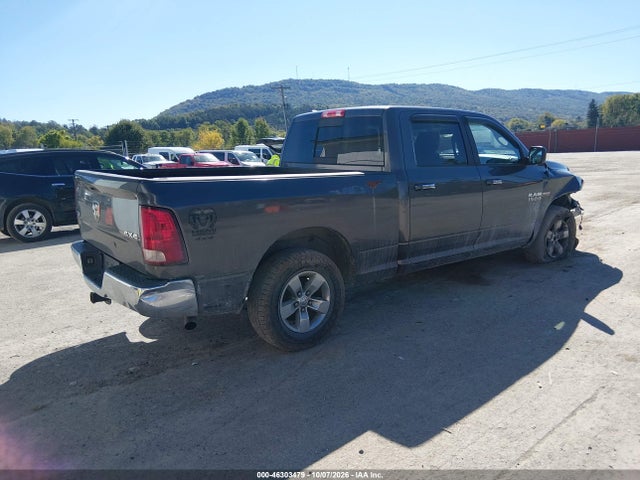 2017 RAM 1500 SLT 4X4 6'4 BOX 4