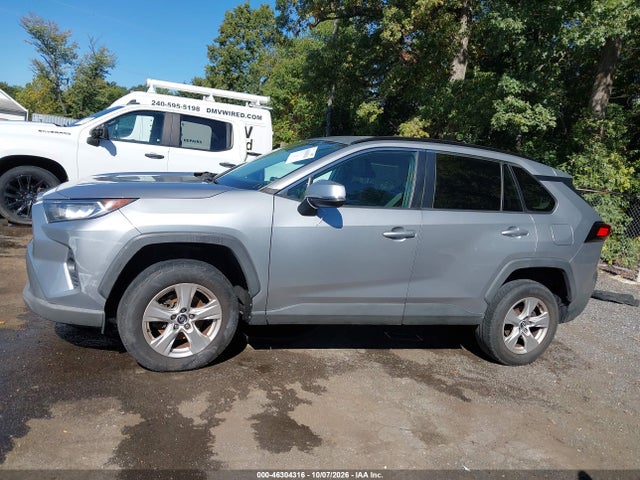 2020 TOYOTA RAV4 XLE 14