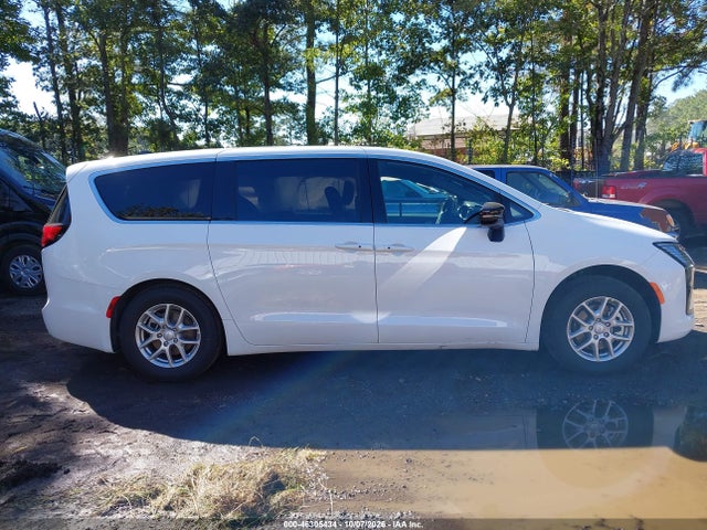 2027 CHRYSLER PACIFICA 13