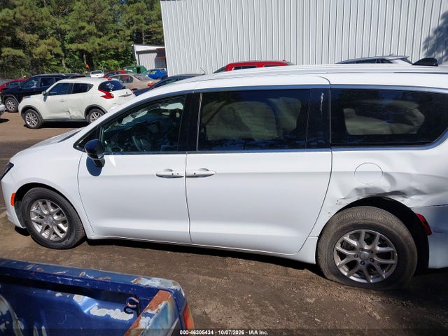 2027 CHRYSLER PACIFICA 14