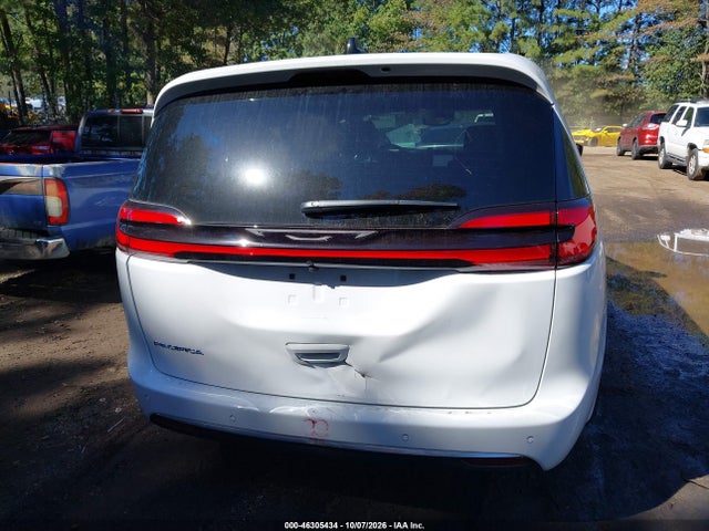 2027 CHRYSLER PACIFICA 16