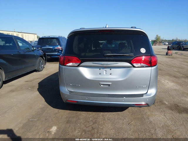 2017 CHRYSLER PACIFICA LIMITED 16