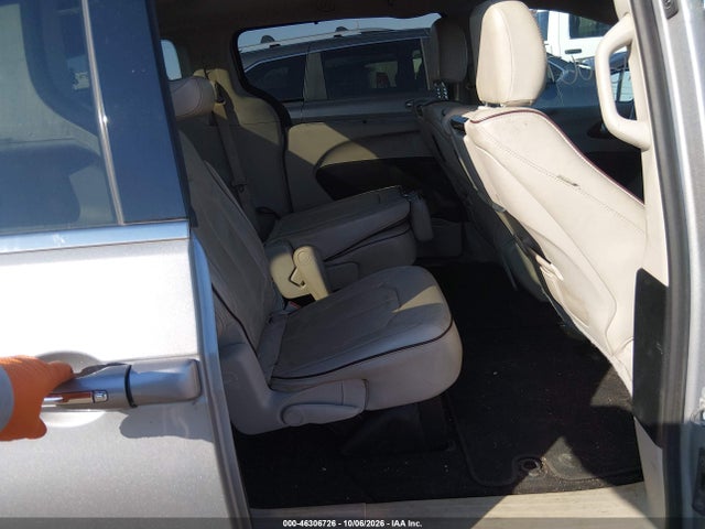 2017 CHRYSLER PACIFICA LIMITED 8
