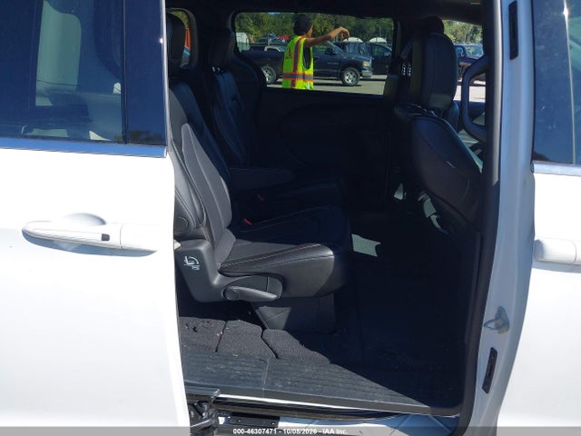 2025 CHRYSLER PACIFICA SELECT 8