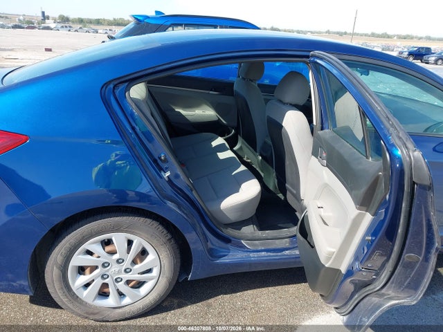 2018 HYUNDAI ELANTRA SE 8