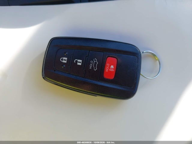 2019 TOYOTA RAV4 XLE 11