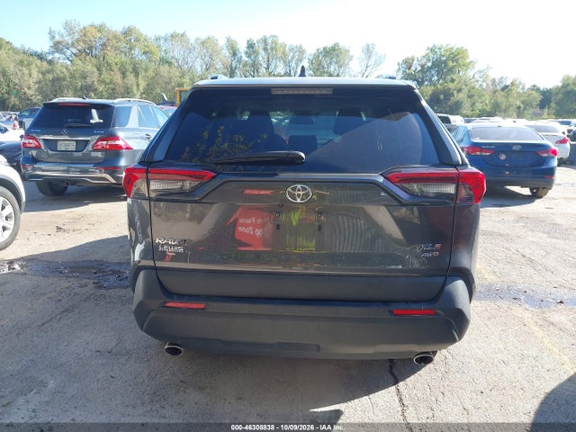 2019 TOYOTA RAV4 XLE 16