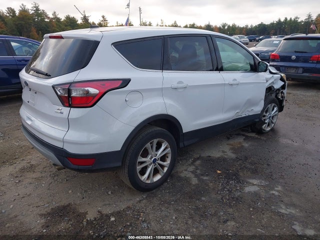 2017 FORD ESCAPE SE 4