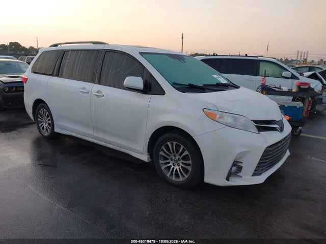 2019 TOYOTA SIENNA XLE PREMIUM 8 PASSENGER