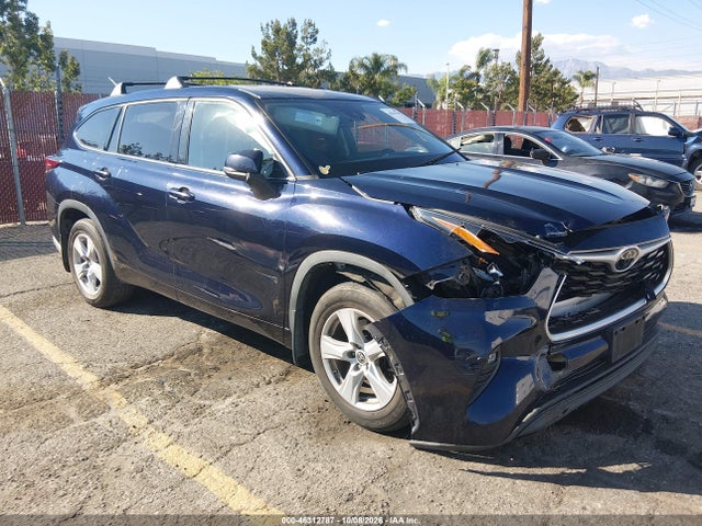 2022 TOYOTA HIGHLANDER LE