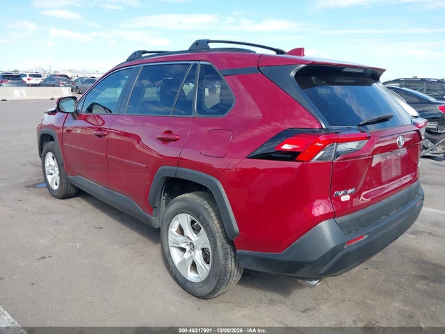 2019 TOYOTA RAV4 XLE 3