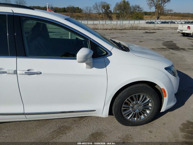 2017 CHRYSLER PACIFICA TOURING-L 19