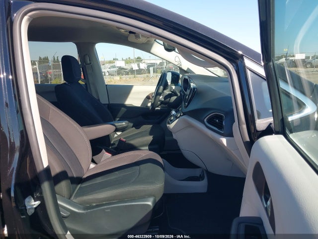 2024 CHRYSLER VOYAGER LX 5