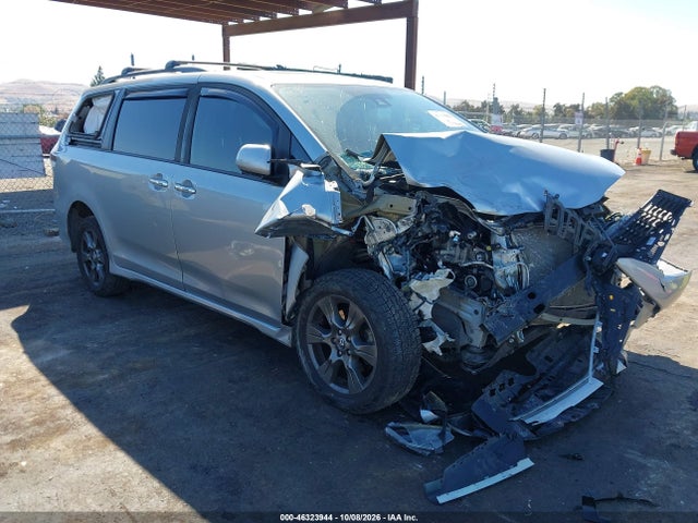 2020 TOYOTA SIENNA SE