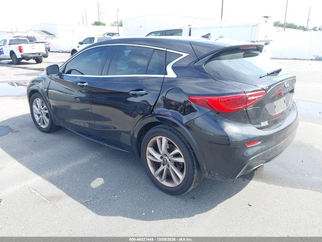 2017 INFINITI QX30 LUXURY 3