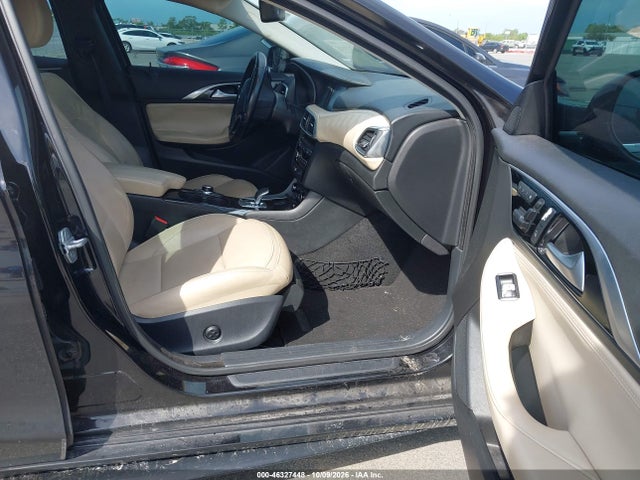 2017 INFINITI QX30 LUXURY 5