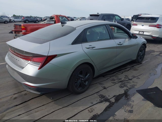 2022 HYUNDAI ELANTRA SEL 4