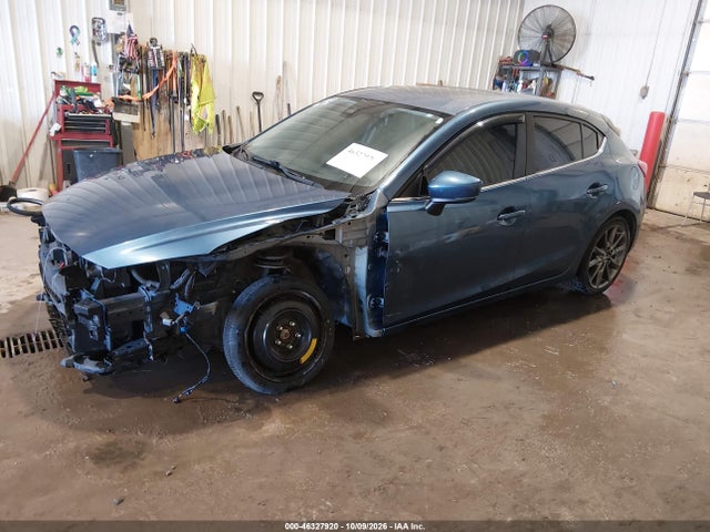 2018 MAZDA MAZDA3 5-DOOR TOURING 2