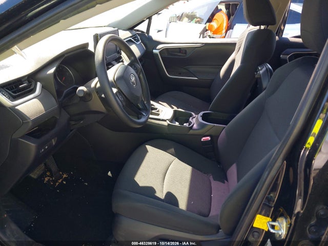2020 TOYOTA RAV4 LE 5