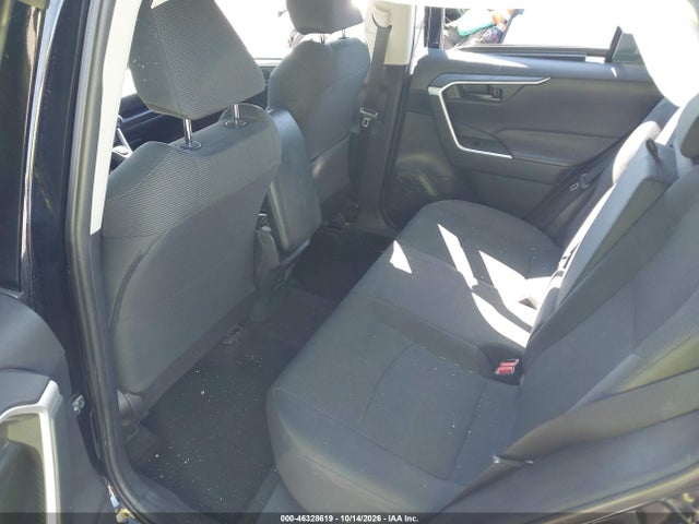 2020 TOYOTA RAV4 LE 8