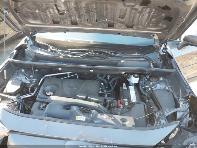 2019 TOYOTA RAV4 XLE 10
