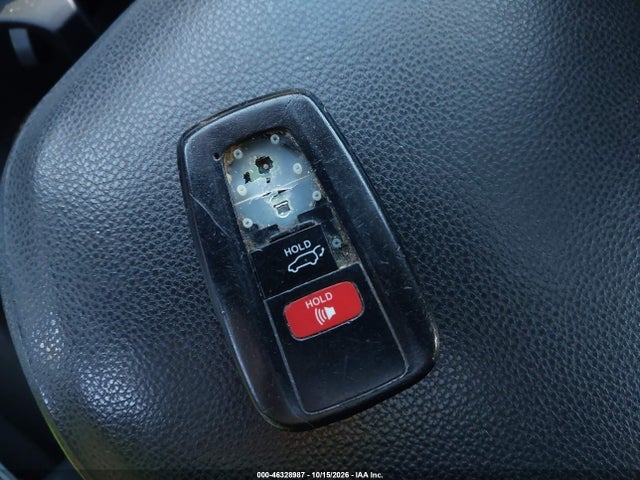 2019 TOYOTA RAV4 XLE 11