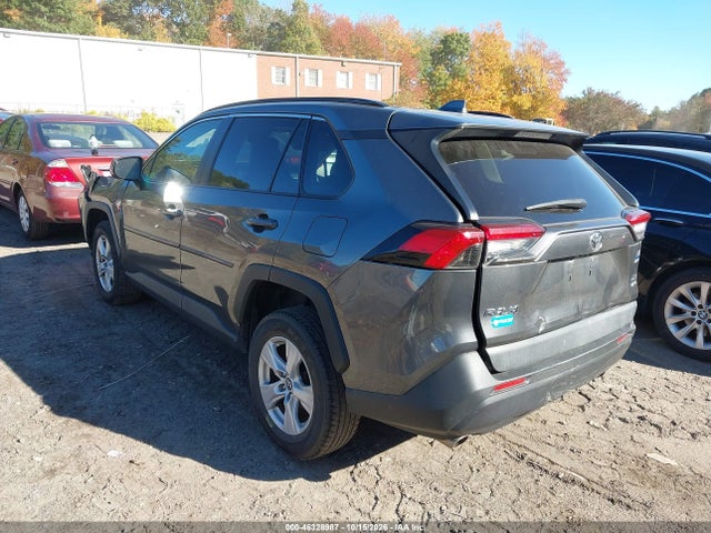 2019 TOYOTA RAV4 XLE 3