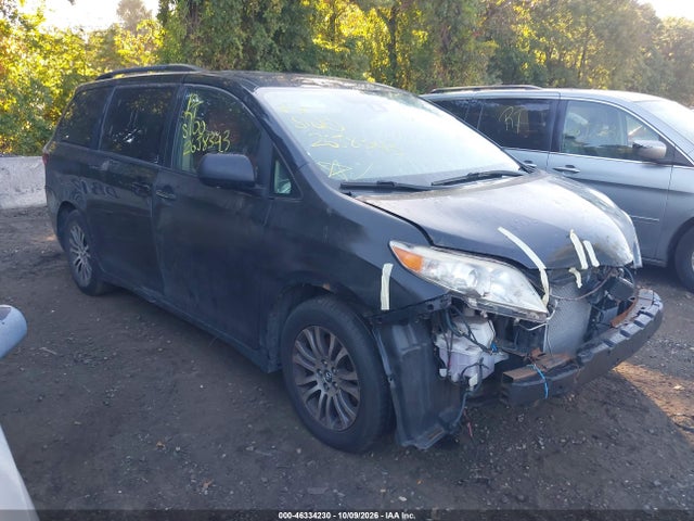 2019 TOYOTA SIENNA XLE 8 PASSENGER