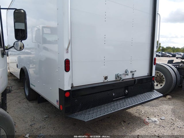 2024 GMC SAVANA CUTAWAY 4500 VAN 3