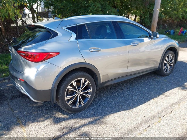 2017 INFINITI QX30 PREMIUM 4