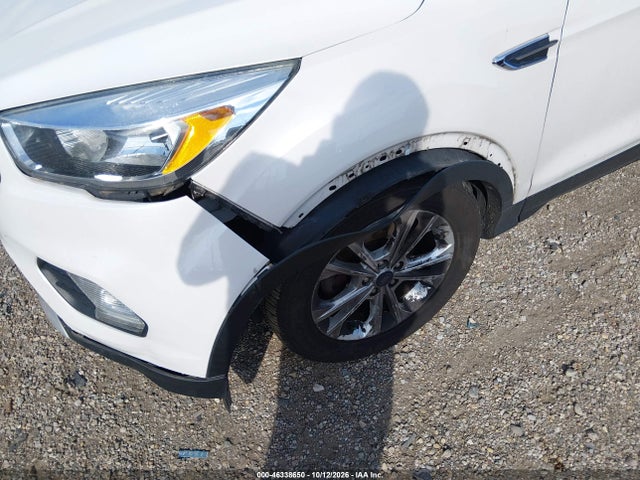 2017 FORD ESCAPE SE 19