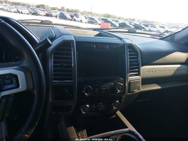 2017 FORD F-250 LARIAT 17