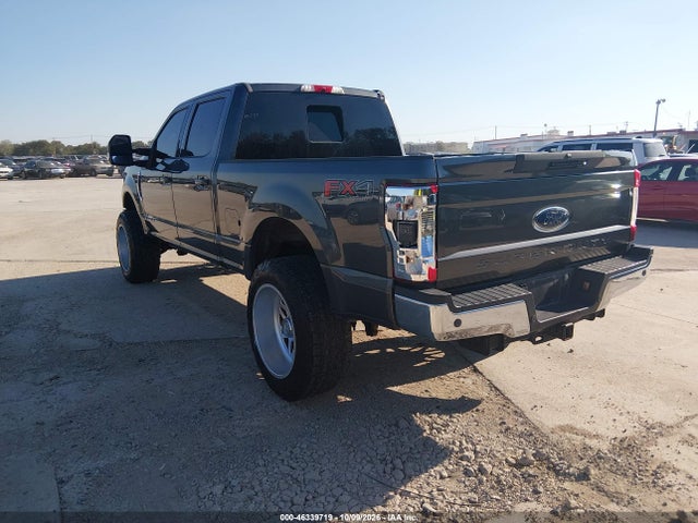 2017 FORD F-250 LARIAT 3