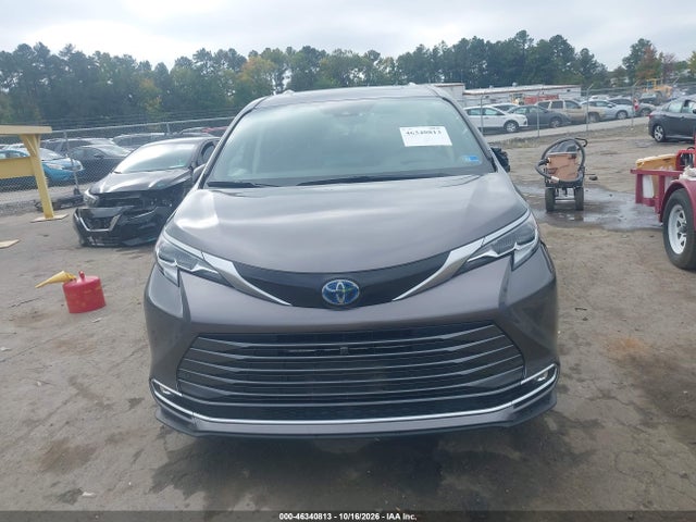 2021 TOYOTA SIENNA PLATINUM 12