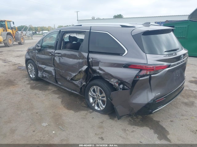 2021 TOYOTA SIENNA PLATINUM 3