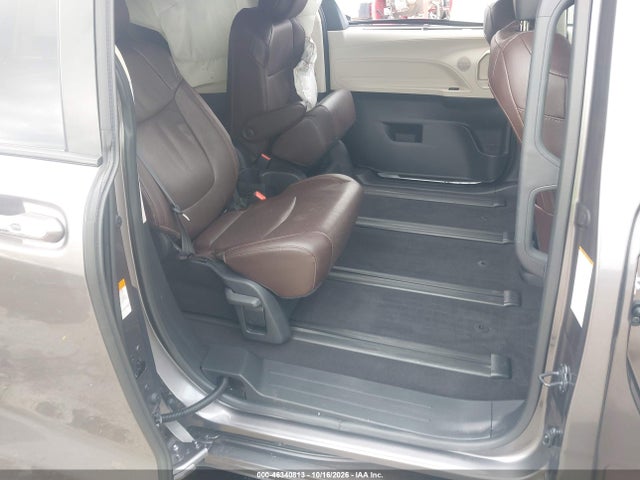 2021 TOYOTA SIENNA PLATINUM 8