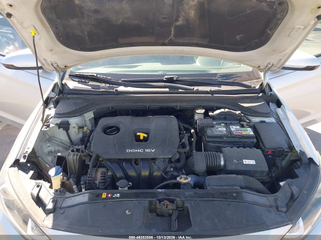 2017 HYUNDAI ELANTRA SE 10