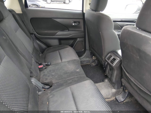 2019 MITSUBISHI OUTLANDER ES 8