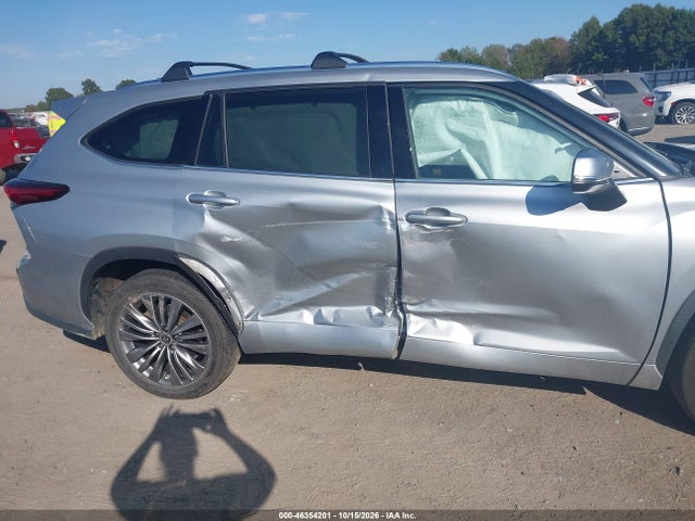2020 TOYOTA HIGHLANDER PLATINUM 19