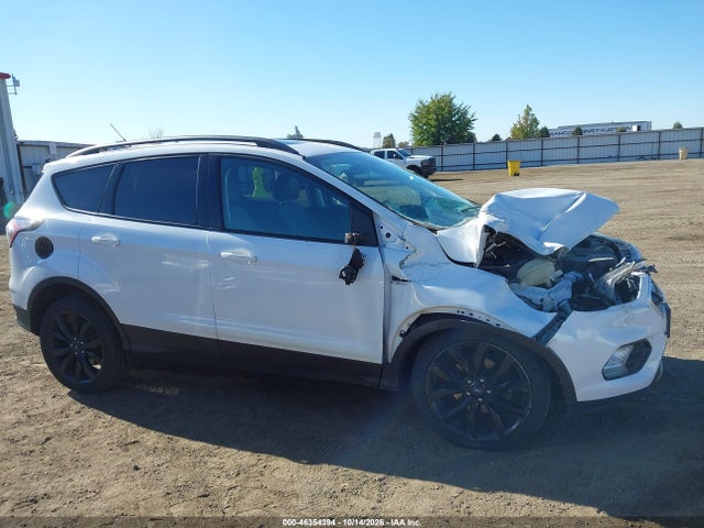 2017 FORD ESCAPE SE 14