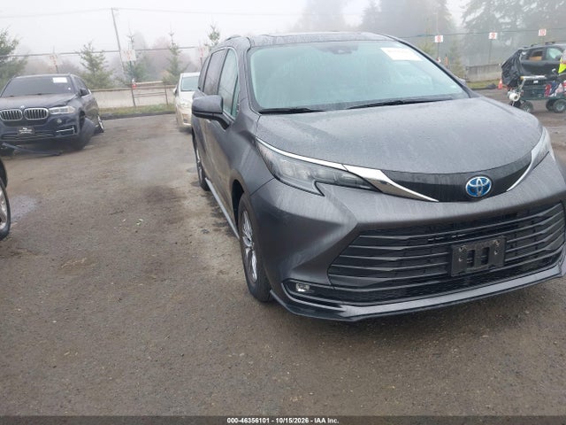 2025 TOYOTA SIENNA XLE/XLE 8 PASSENGER