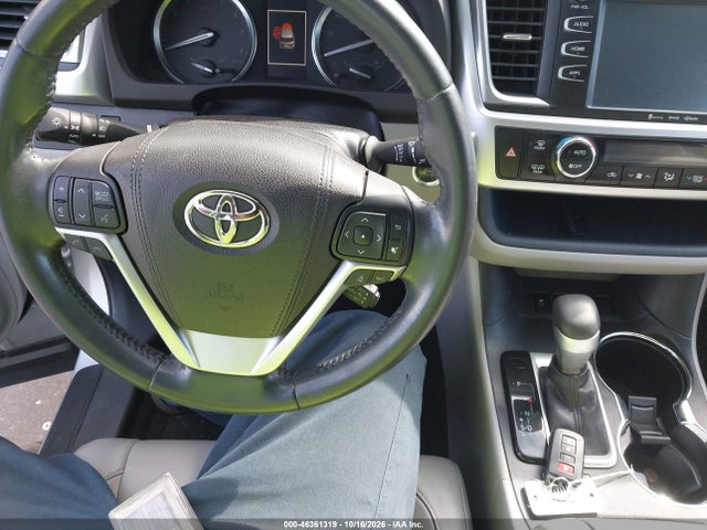 2017 TOYOTA HIGHLANDER XLE 11