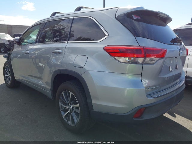 2017 TOYOTA HIGHLANDER XLE 3