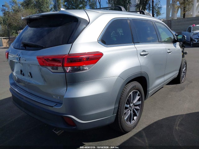 2017 TOYOTA HIGHLANDER XLE 4
