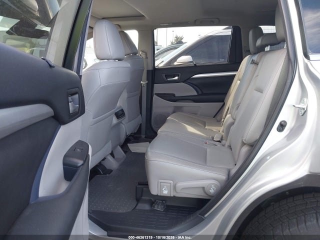 2017 TOYOTA HIGHLANDER XLE 8