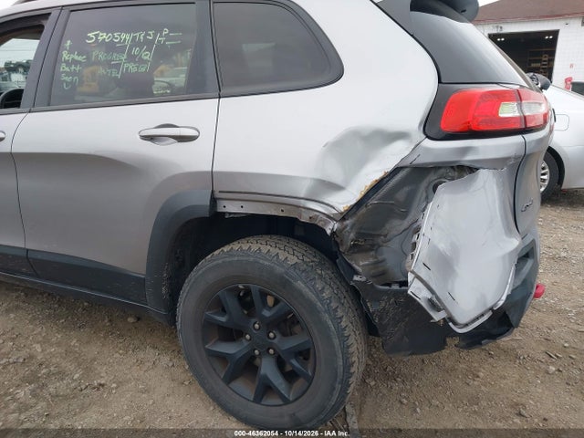2017 JEEP CHEROKEE TRAILHAWK 6