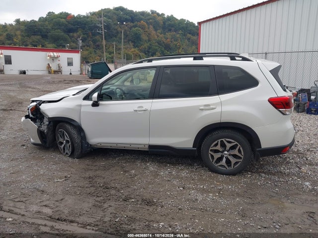 2022 SUBARU FORESTER PREMIUM 14